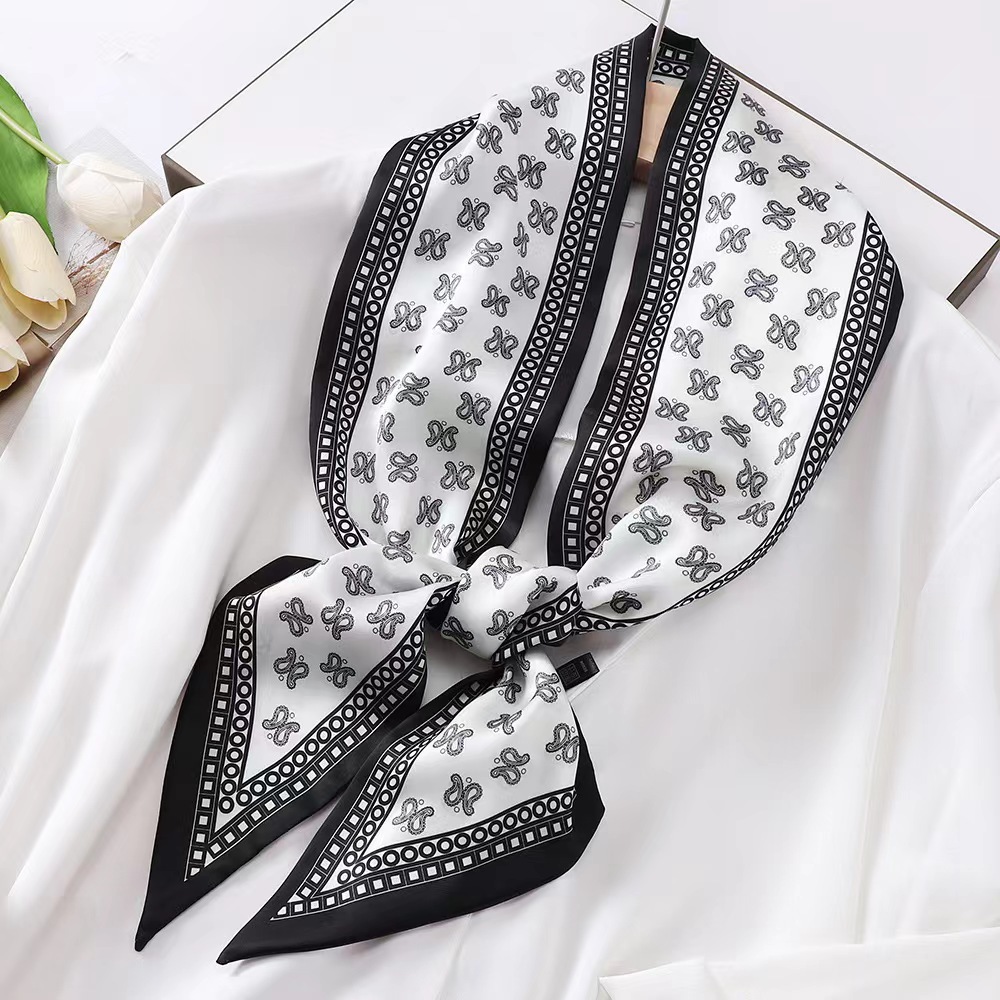 Luxuriöses Seidentuch mit Zebr – Luxury Bags Trending Bewertung und Preis