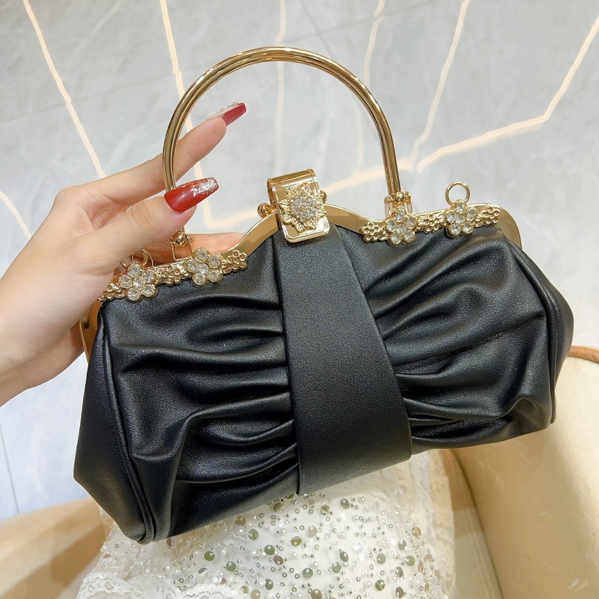 2025, luxuriöse High-End-Party – Luxury Bags Trend 2025 Bewertung und Preis