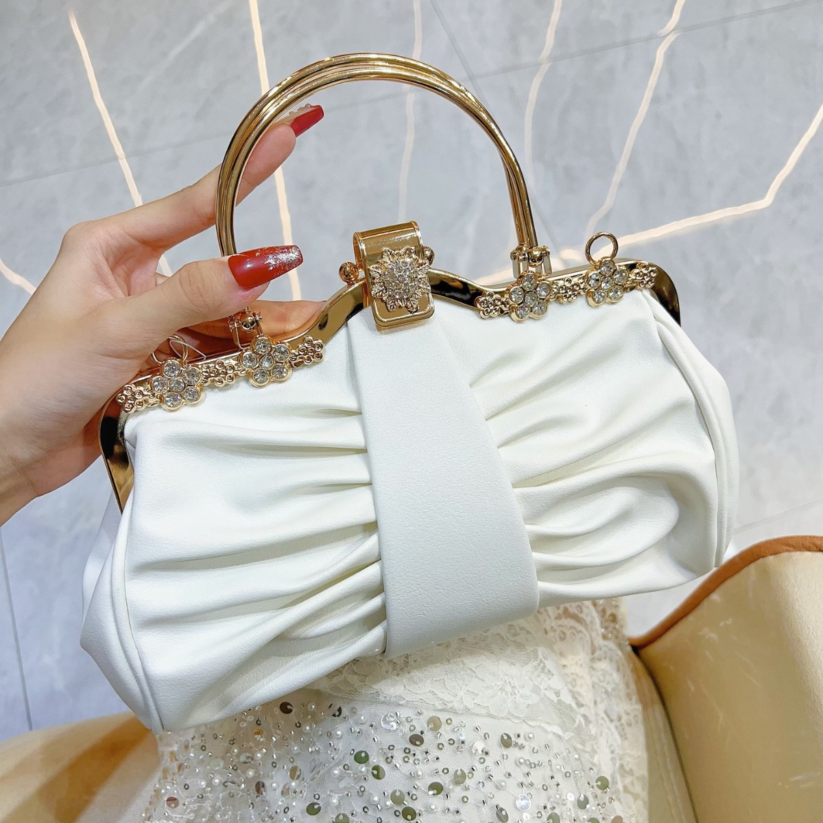 2025, luxuriöse High-End-Party – Luxury Bags Trend 2025 Bewertung und Preis